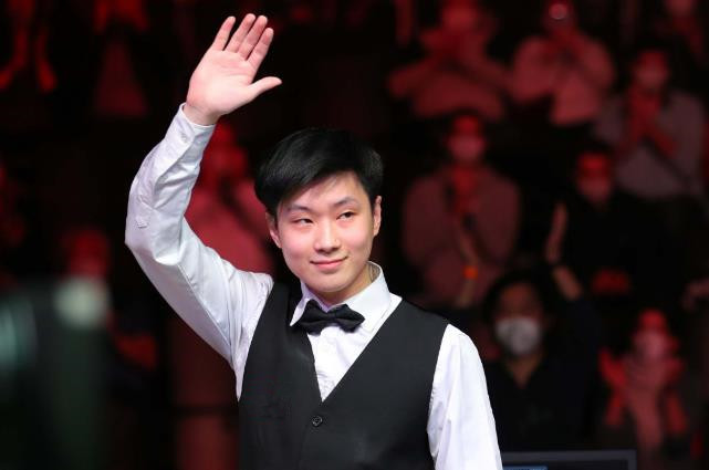 同时担任更 同时担任更