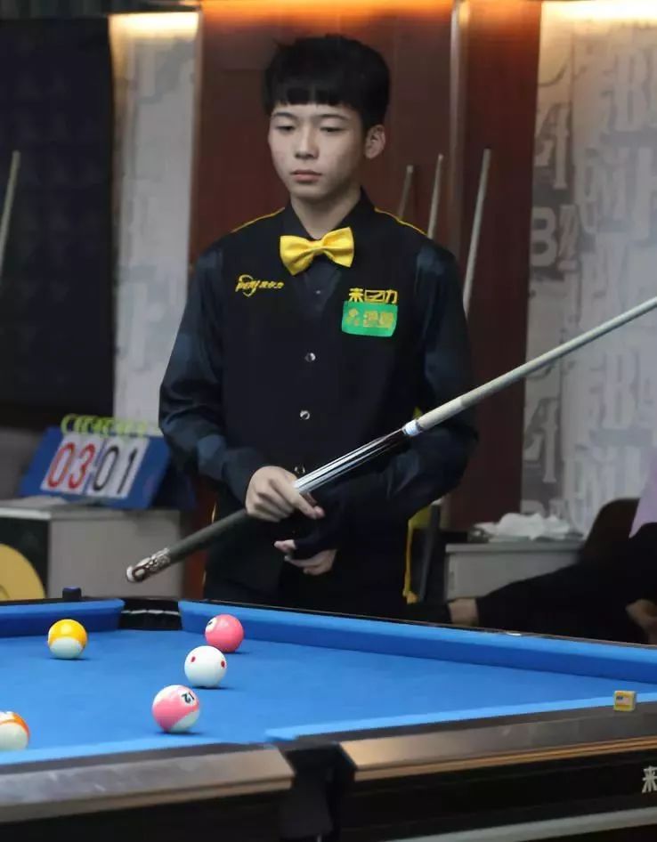 借创造性的 借创造性的