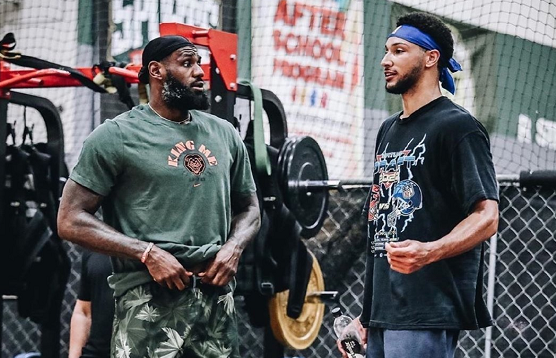 许多参加活 许多参加活