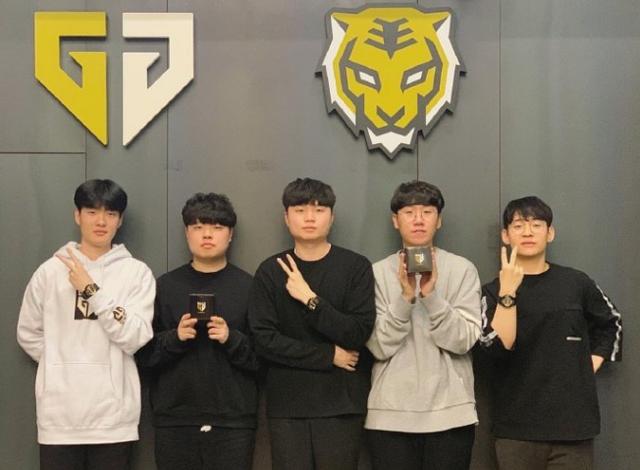 同时也是迎 同时也是迎