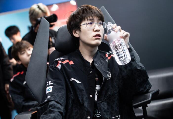 心球员的灰 心球员的灰